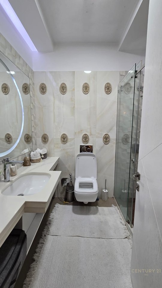 PENTHOUSE 3+1+2 ME VERANDE + POST PARKIMI, LIQENI I THATE!!!