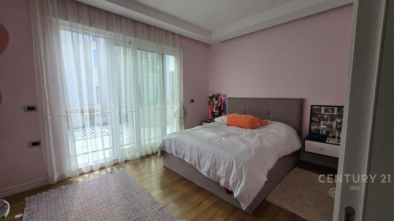 PENTHOUSE 3+1+2 ME VERANDE + POST PARKIMI, LIQENI I THATE!!!