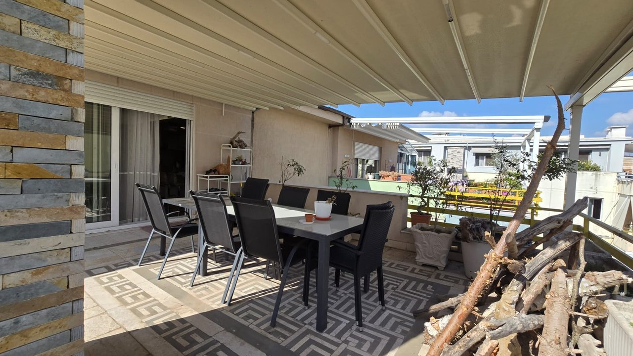 PENTHOUSE 3+1+2 ME VERANDE + POST PARKIMI, LIQENI I THATE!!!