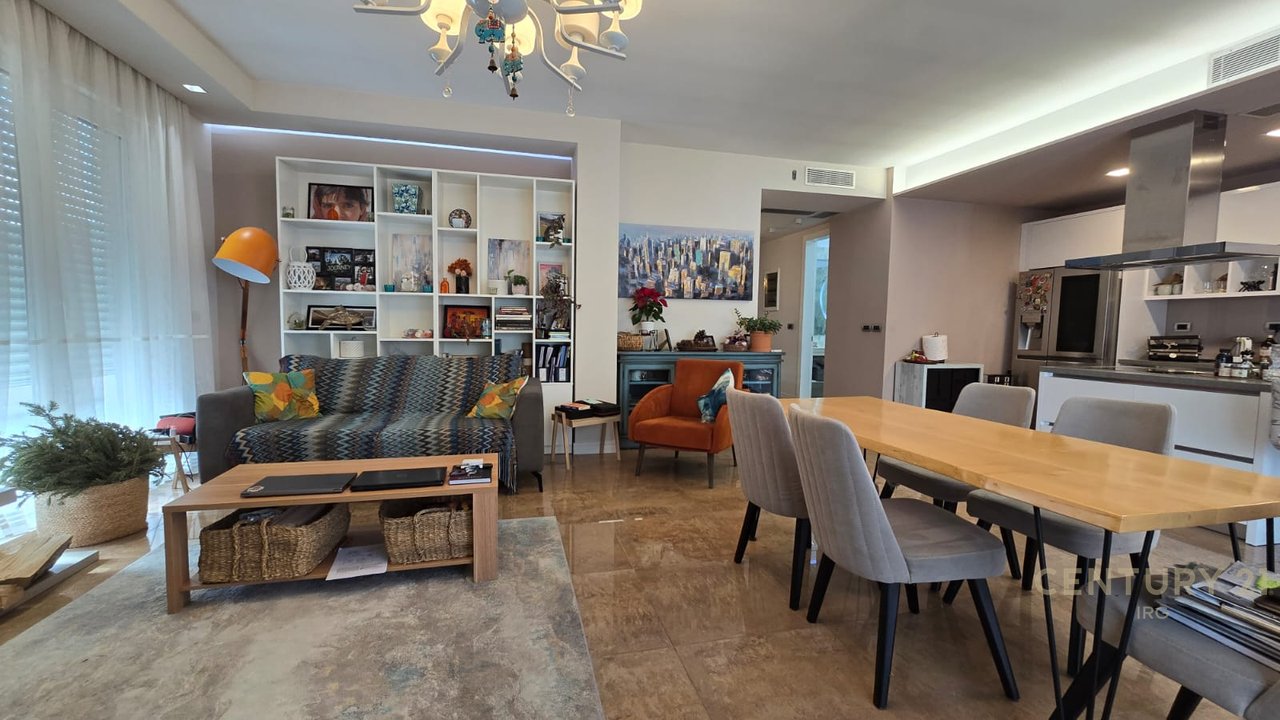 PENTHOUSE 3+1+2 ME VERANDE + POST PARKIMI, LIQENI I THATE!!!