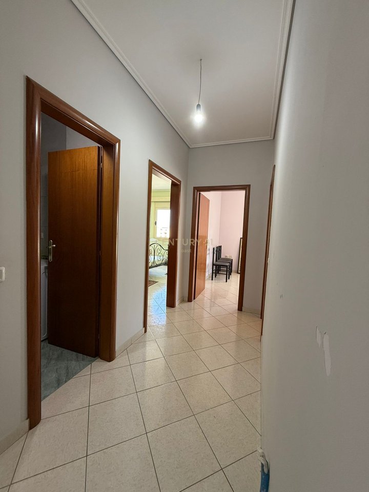 SHITET APARTAMENT 2+1+2  NE LAGJEN "24 MAJ", VLORE!