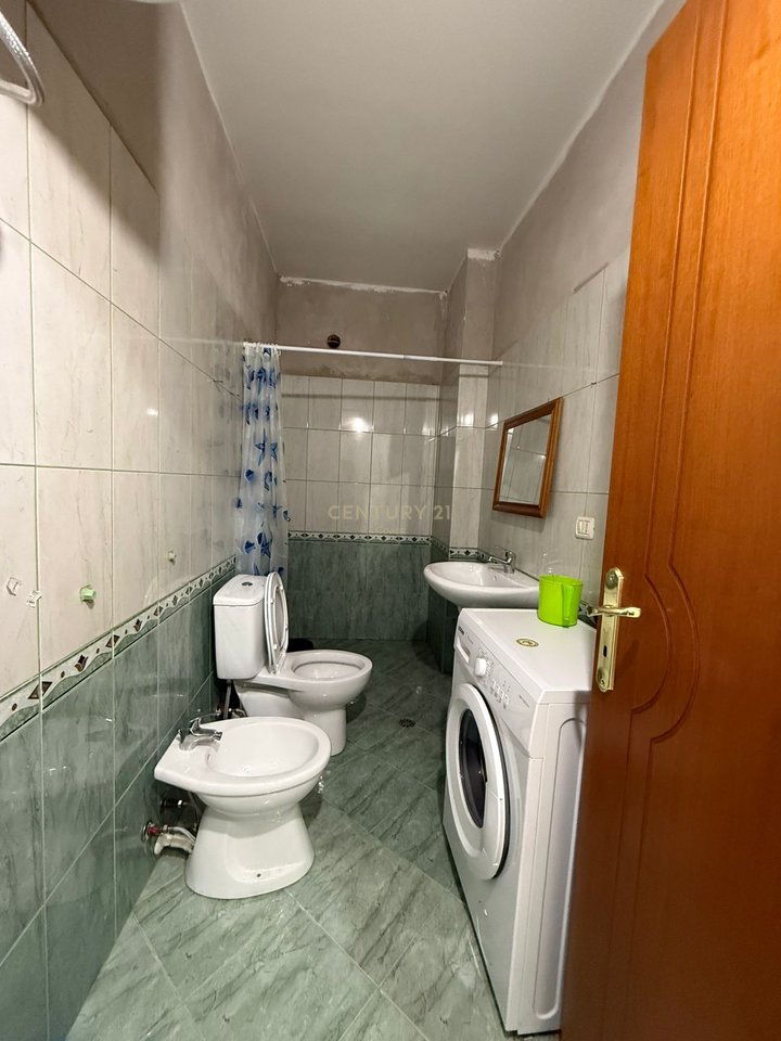 SHITET APARTAMENT 2+1+2  NE LAGJEN "24 MAJ", VLORE!