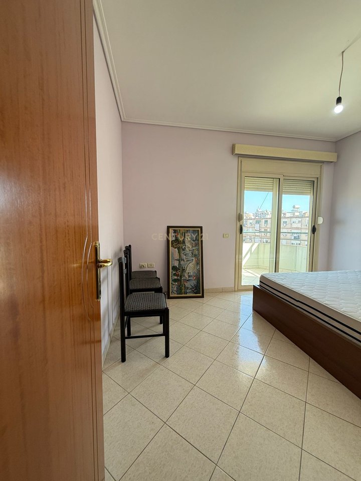 SHITET APARTAMENT 2+1+2  NE LAGJEN "24 MAJ", VLORE!