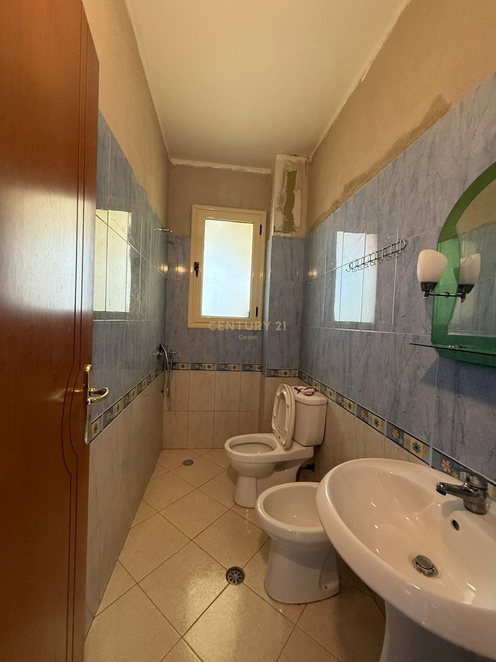 SHITET APARTAMENT 2+1+2  NE LAGJEN "24 MAJ", VLORE!