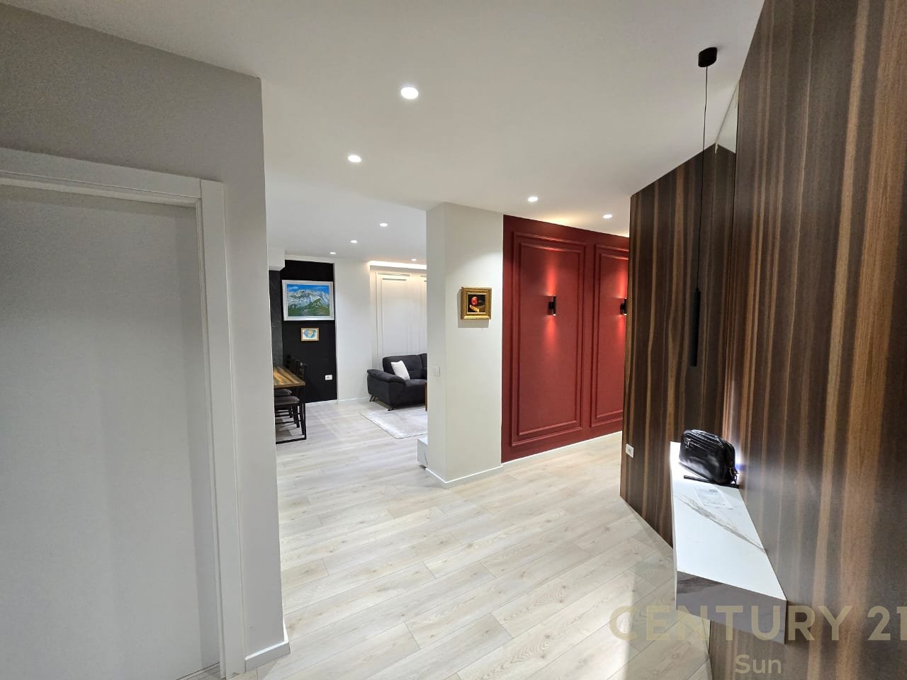 JAPIM ME QIRA APARTAMENT LUKSOZ 1+1 NE ASTIR.