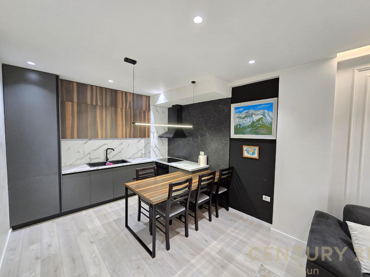 JAPIM ME QIRA APARTAMENT LUKSOZ 1+1 NE ASTIR.