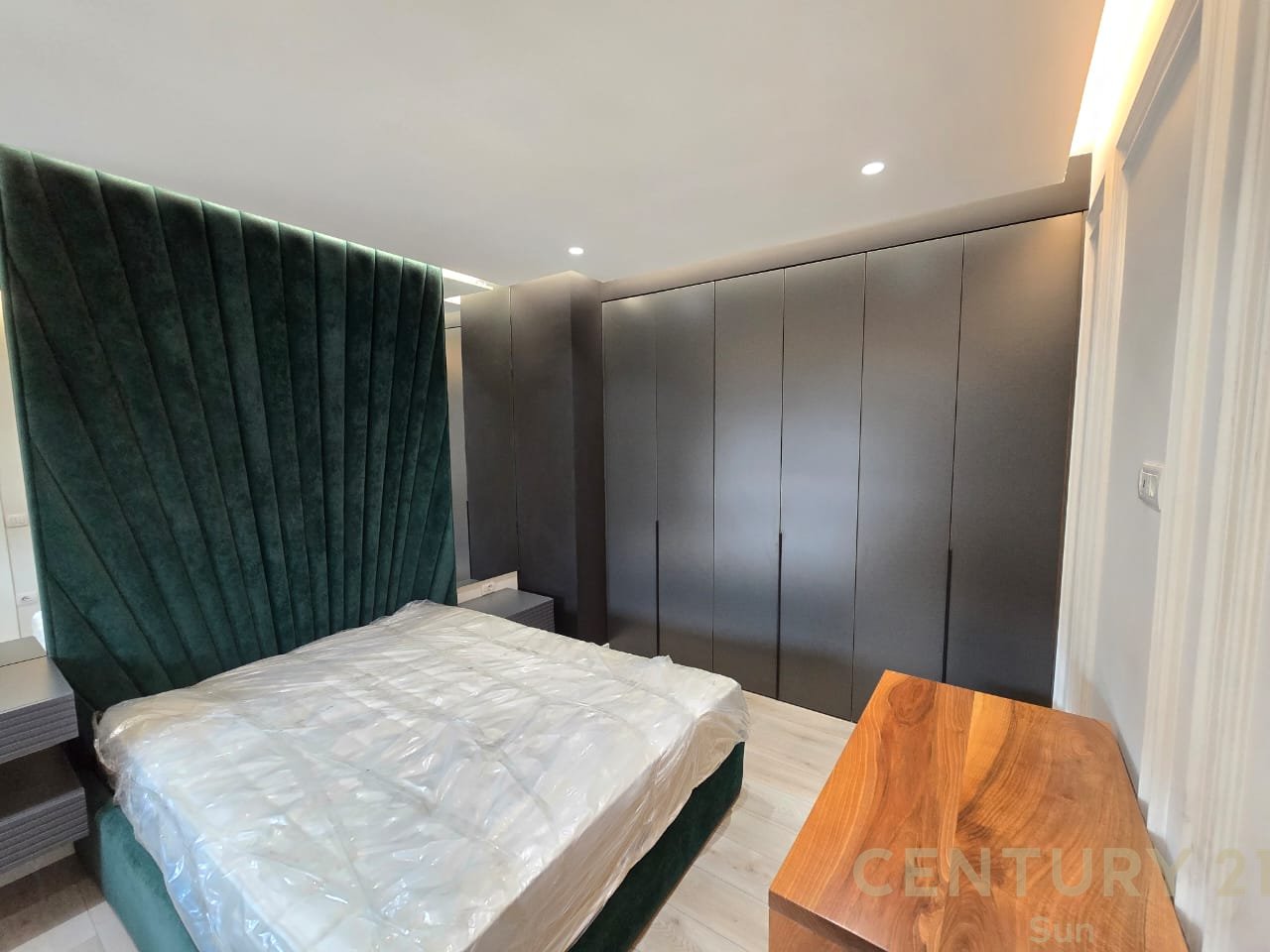 JAPIM ME QIRA APARTAMENT LUKSOZ 1+1 NE ASTIR.