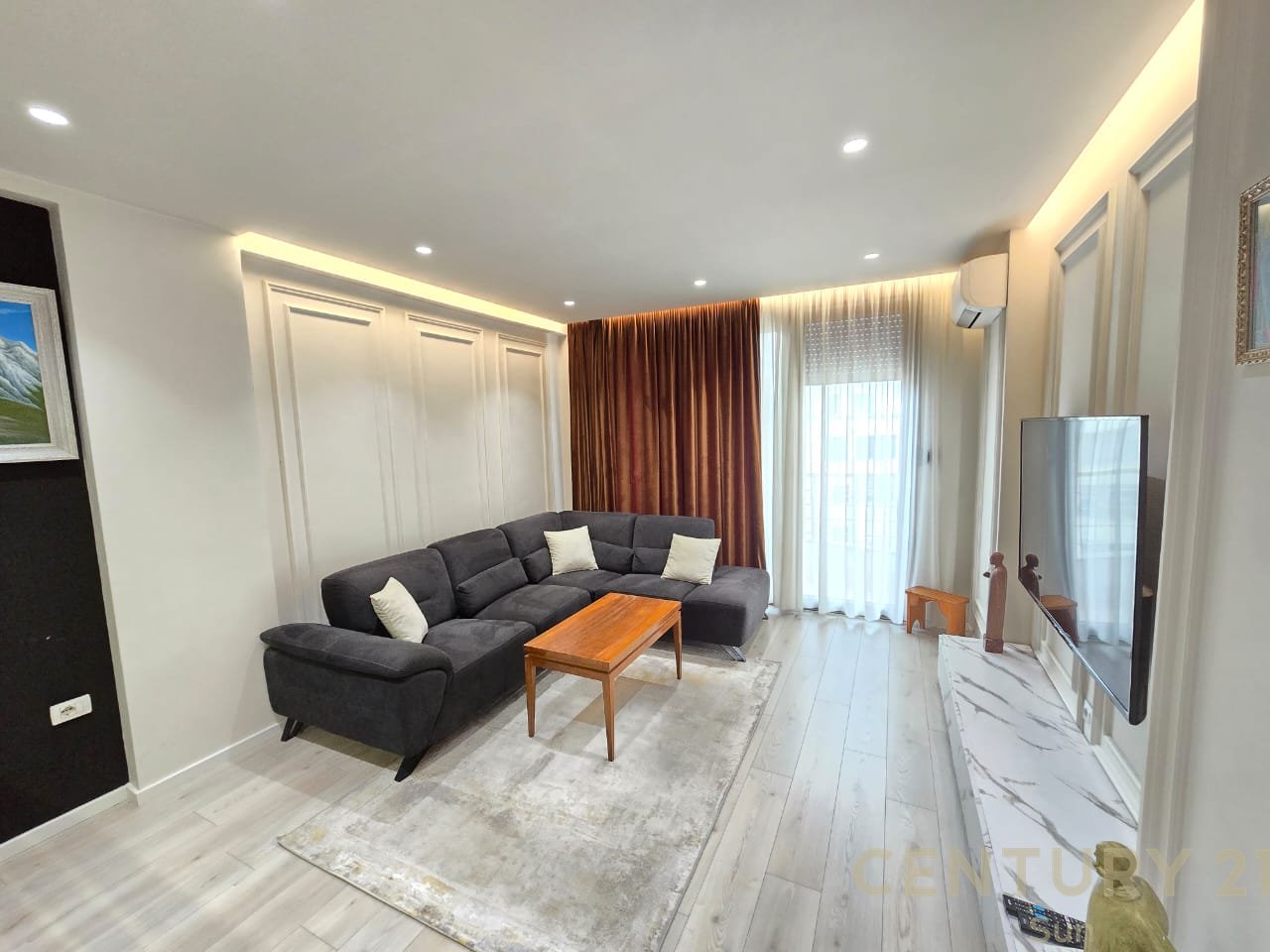 JAPIM ME QIRA APARTAMENT LUKSOZ 1+1 NE ASTIR.