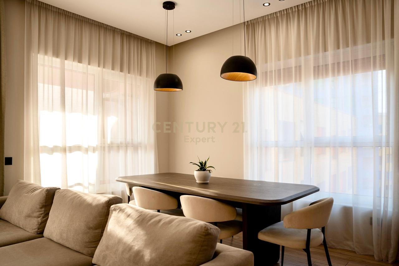 JAPIM ME QIRA APARTAMENT 2+1+2+ POST PARKIMI- ALI DEMI REZIDENCA MANGALEM.