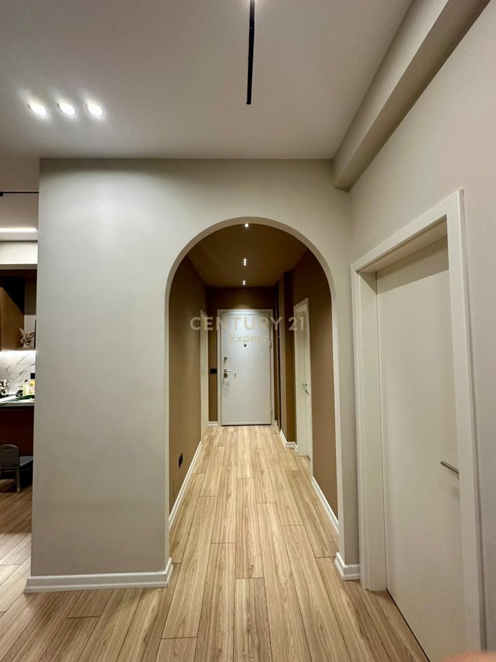 JAPIM ME QIRA APARTAMENT 2+1+2+ POST PARKIMI- ALI DEMI REZIDENCA MANGALEM.