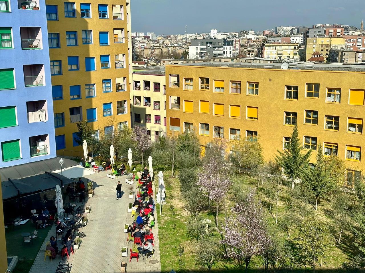 JAPIM ME QIRA APARTAMENT 2+1+2+ POST PARKIMI- ALI DEMI REZIDENCA MANGALEM.