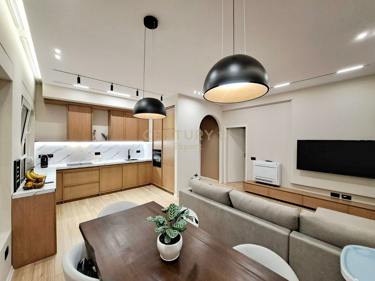 JAPIM ME QIRA APARTAMENT 2+1+2+ POST PARKIMI- ALI DEMI REZIDENCA MANGALEM.