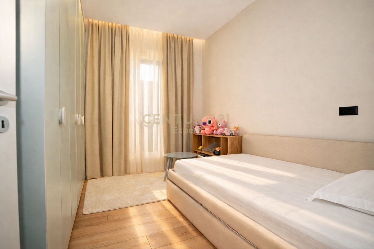 JAPIM ME QIRA APARTAMENT 2+1+2+ POST PARKIMI- ALI DEMI REZIDENCA MANGALEM.