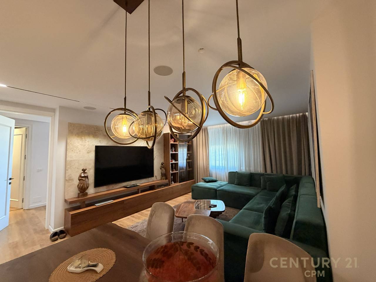 SHESIM APARTAMENT 3+1+2+2 POSTE PARKIMI PRANE AIR ALBANIA STADIUM