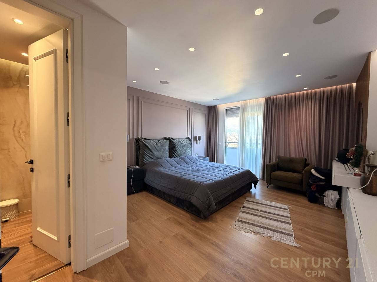 SHESIM APARTAMENT 3+1+2+2 POSTE PARKIMI PRANE AIR ALBANIA STADIUM