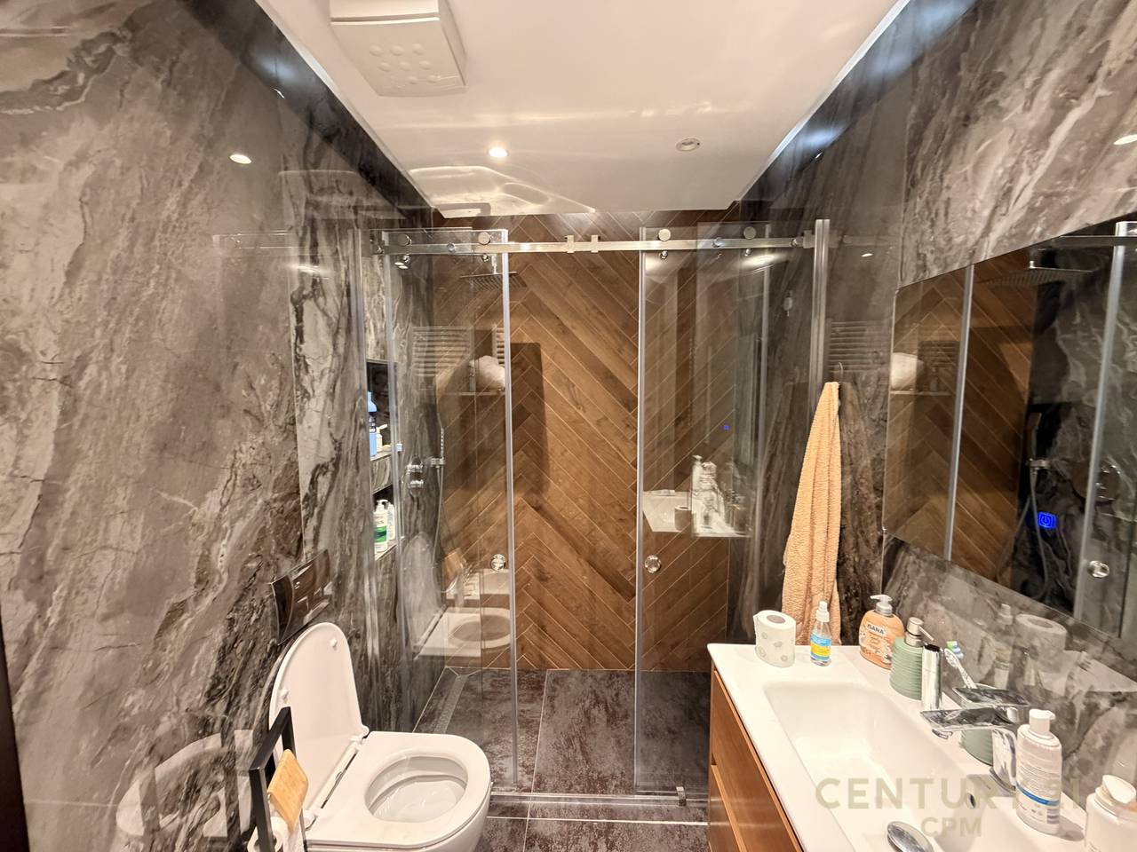 SHESIM APARTAMENT 3+1+2+2 POSTE PARKIMI PRANE AIR ALBANIA STADIUM