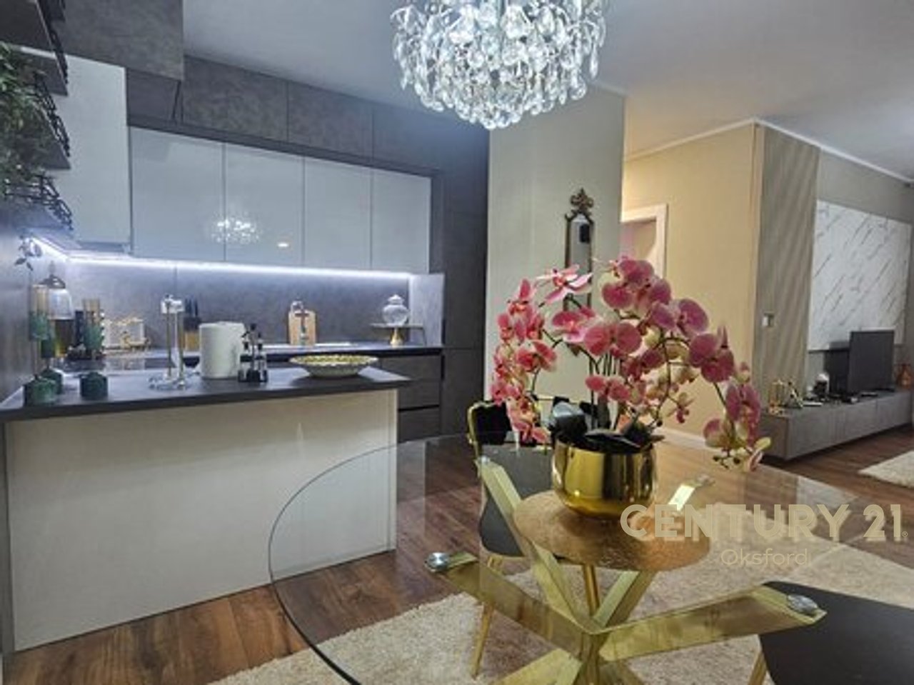 Apartament 2+1 Për Shitje në Rruga Barrikadave, Tiranë