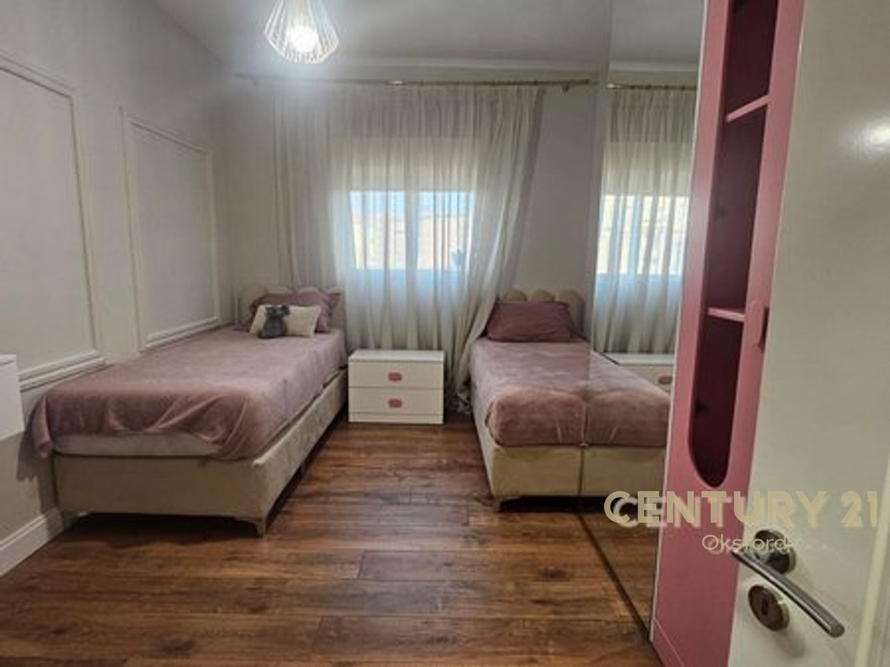 Apartament 2+1 Për Shitje në Rruga Barrikadave, Tiranë