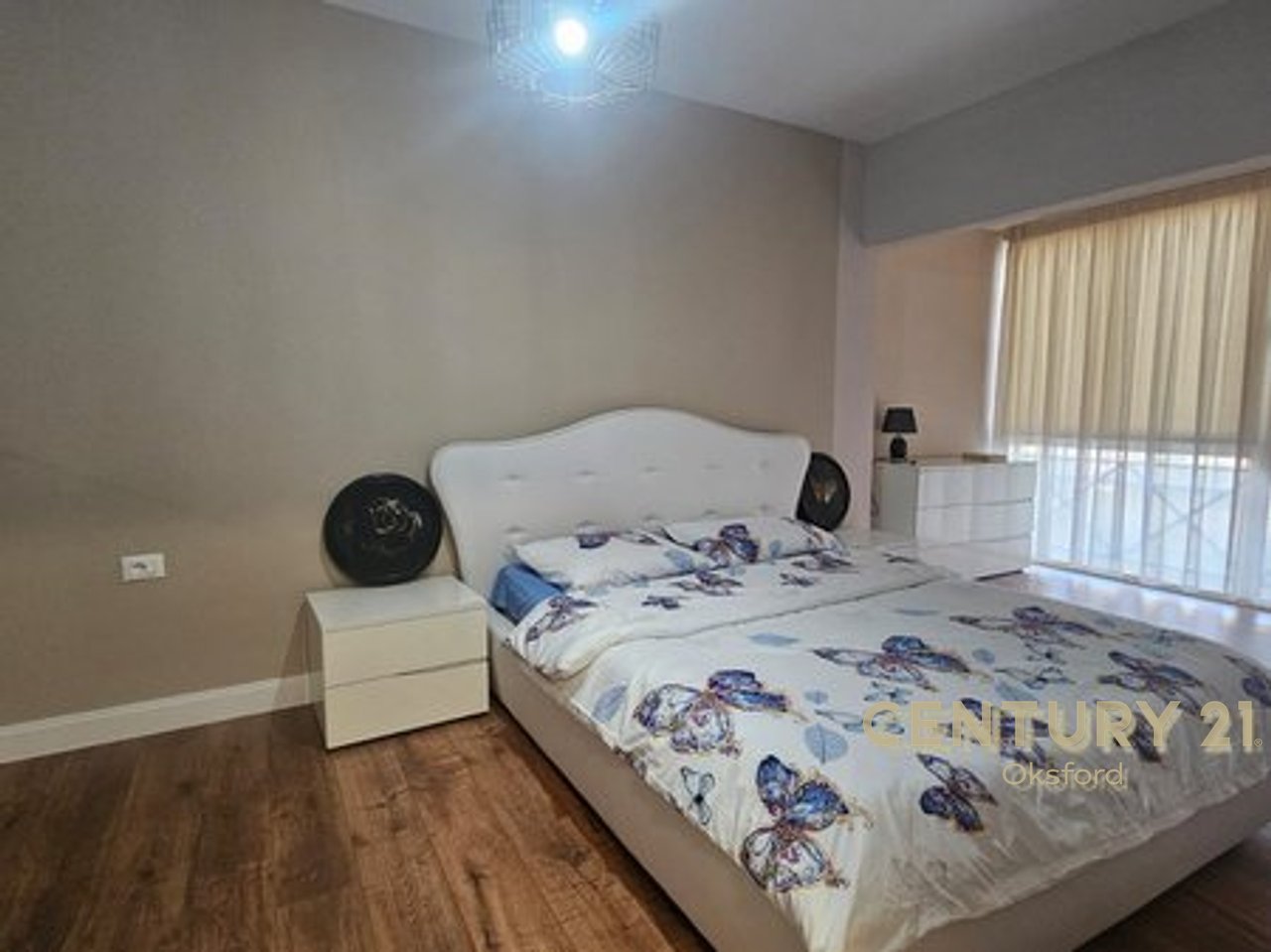 Apartament 2+1 Për Shitje në Rruga Barrikadave, Tiranë