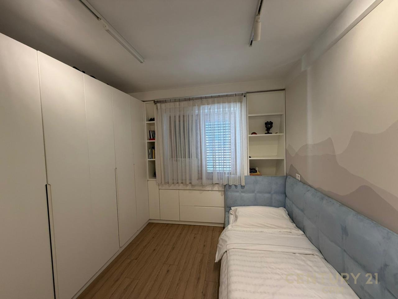 APARTAMENT 2+1 ME QIRA PRANE KOMUNES SE PARISIT!