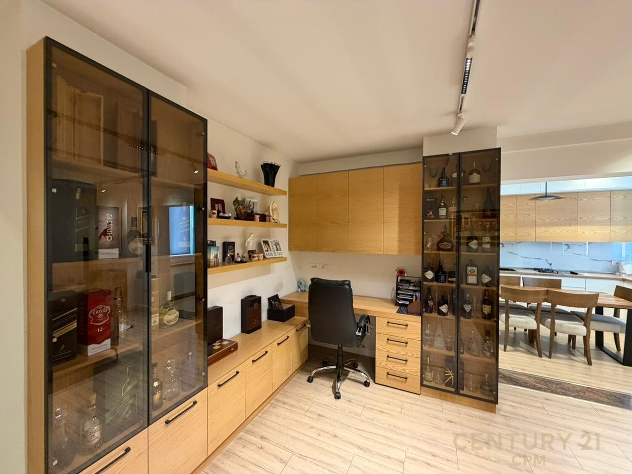 APARTAMENT 2+1 ME QIRA PRANE KOMUNES SE PARISIT!