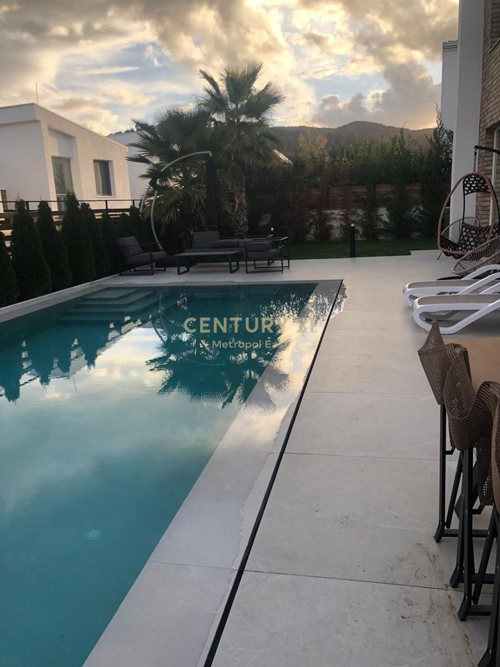LUXURY VILLA FOR RENT WITH A POOL, IN A RESIDENTIAL AREA NEAR TEG