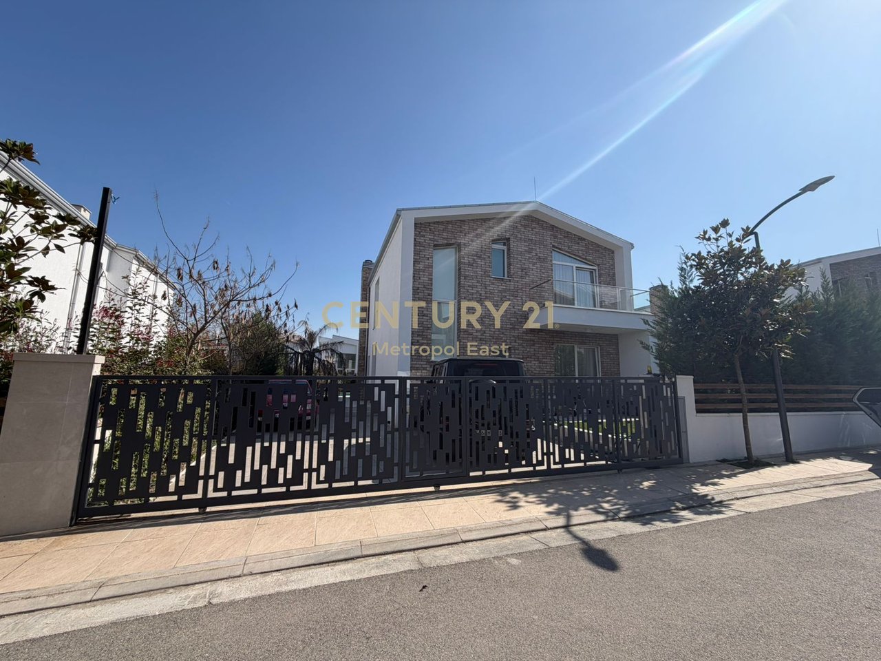 LUXURY VILLA FOR RENT WITH A POOL, IN A RESIDENTIAL AREA NEAR TEG