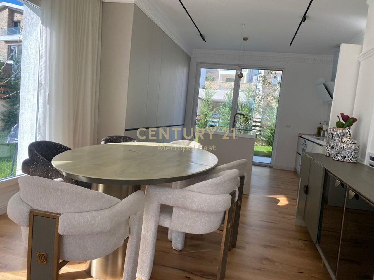 LUXURY VILLA FOR RENT WITH A POOL, IN A RESIDENTIAL AREA NEAR TEG