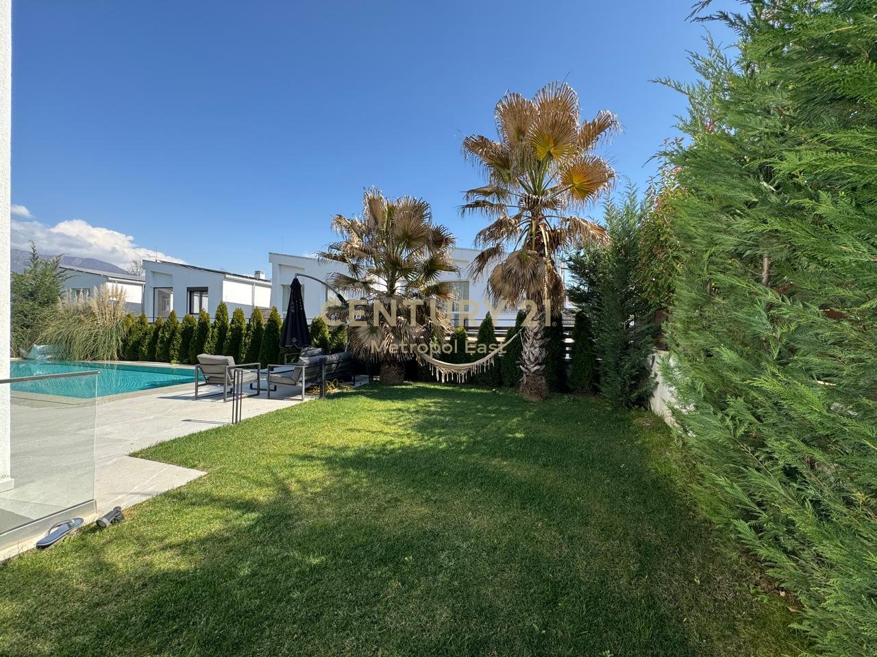 LUXURY VILLA FOR RENT WITH A POOL, IN A RESIDENTIAL AREA NEAR TEG