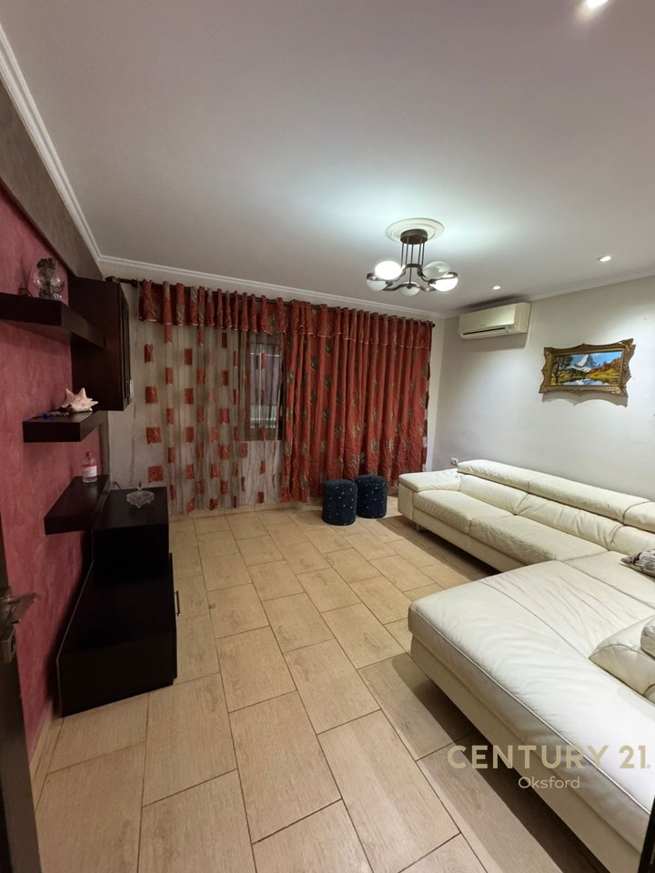 Shitet vilë 2 kate + papafingo në rrugën Jordan Misja!