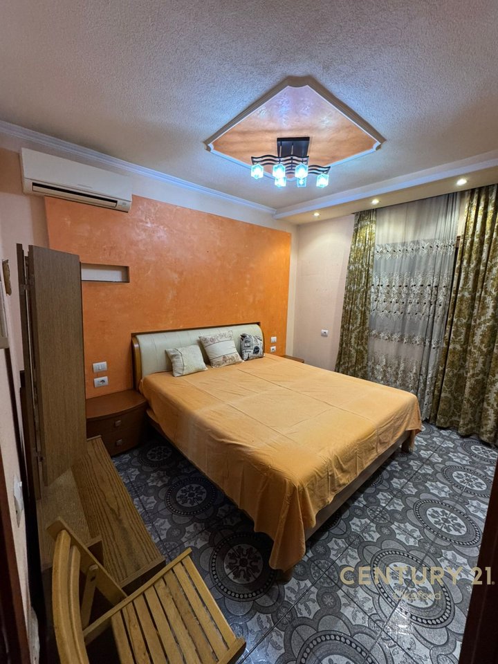 Shitet vilë 2 kate + papafingo në rrugën Jordan Misja!