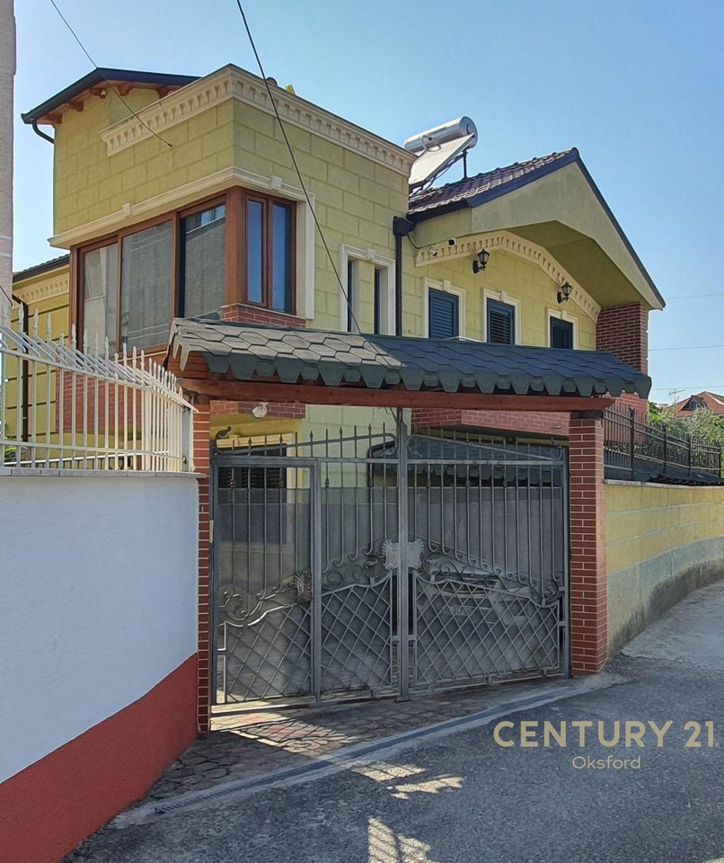 Shitet vilë 2 kate + papafingo në rrugën Jordan Misja!