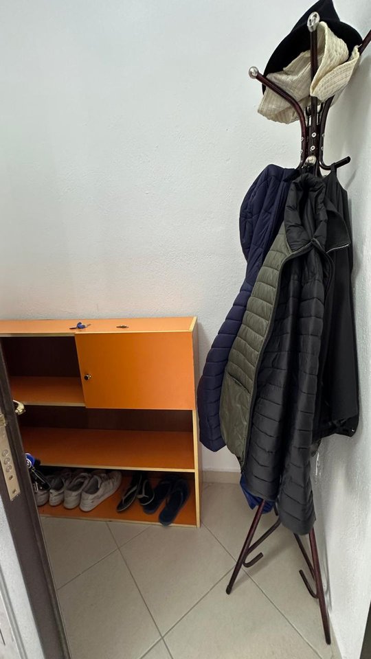 SHITET APARTAMENT 1+1 ME VERANDË TË MADHE PRANË STADIUMIT NË POGRADEC