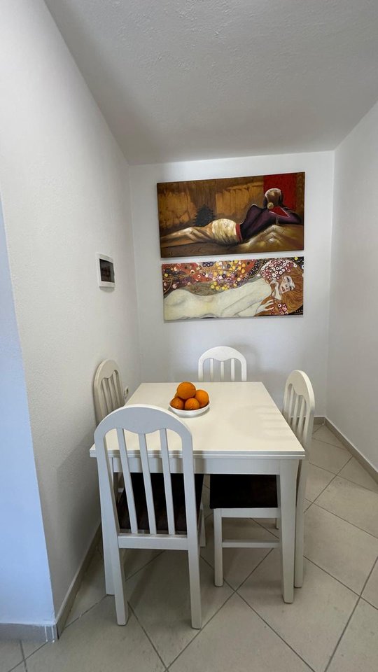 SHITET APARTAMENT 1+1 ME VERANDË TË MADHE PRANË STADIUMIT NË POGRADEC