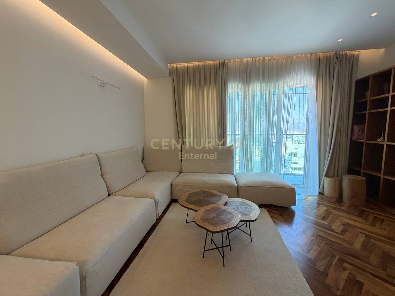 Apartament 2+1+2+ Post Parkimi per Qera te Ambasador 3