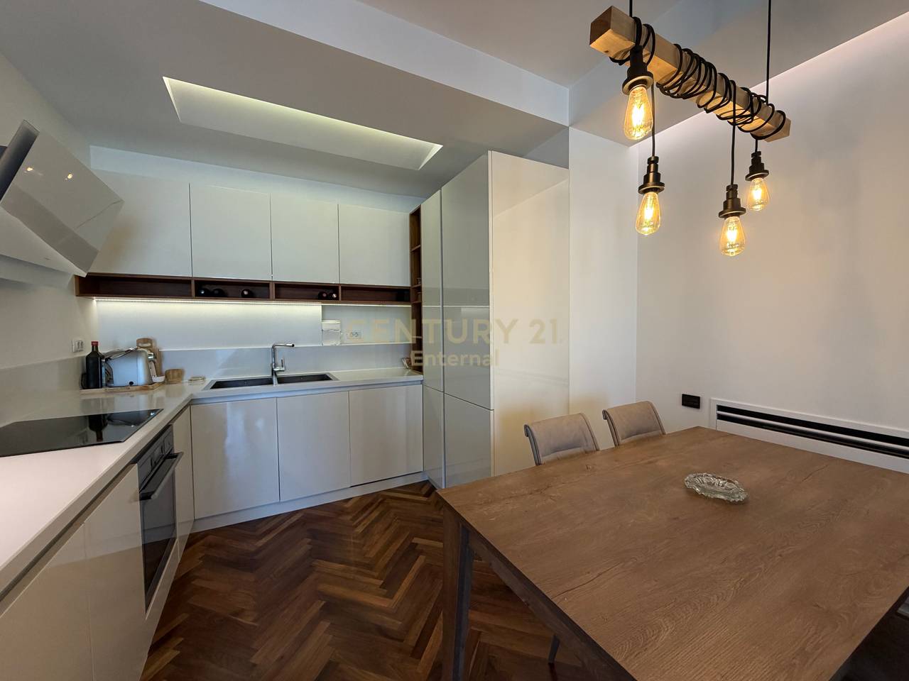 Apartament 2+1+2+ Post Parkimi per Qera te Ambasador 3