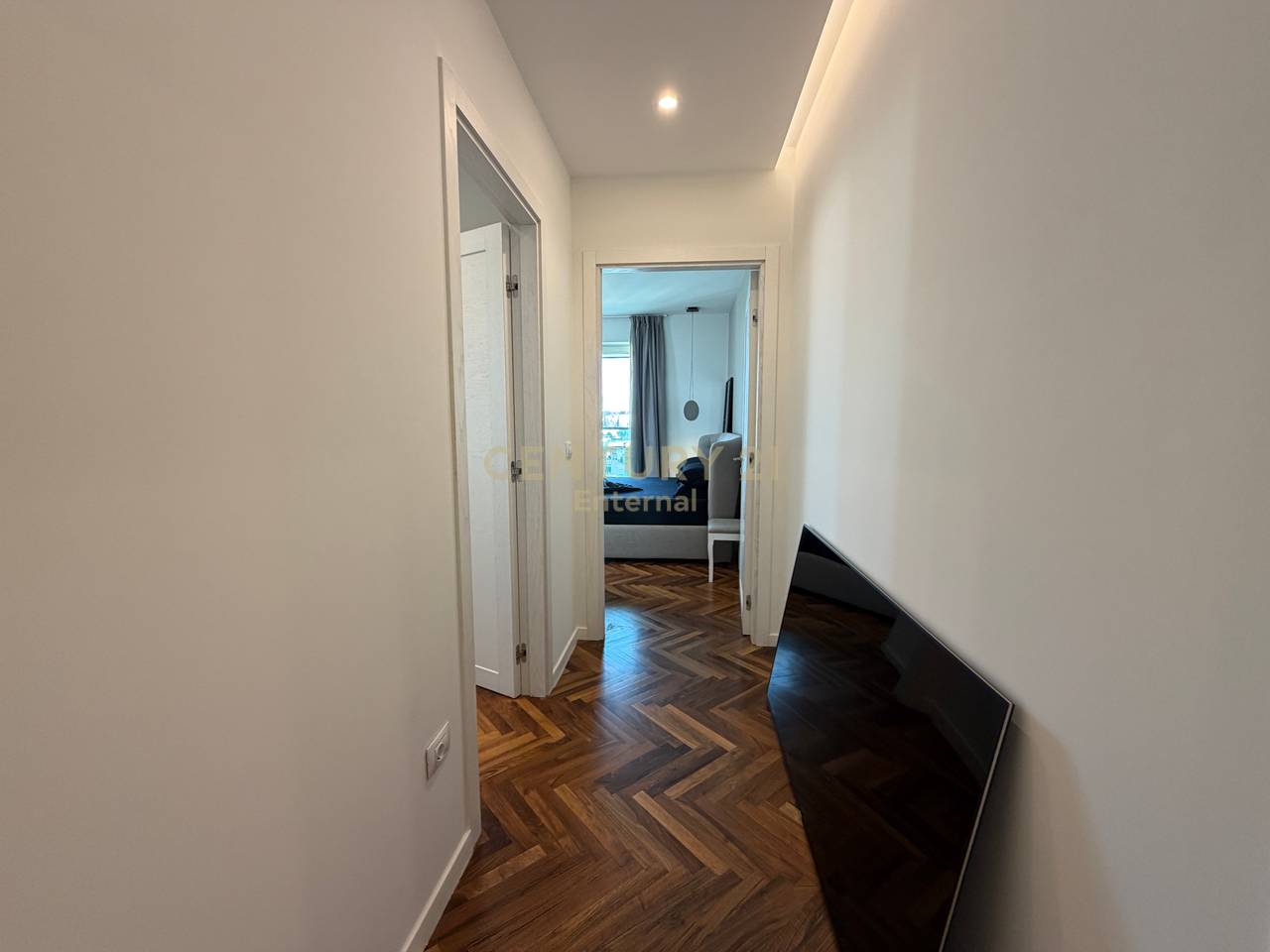 Apartament 2+1+2+ Post Parkimi per Qera te Ambasador 3