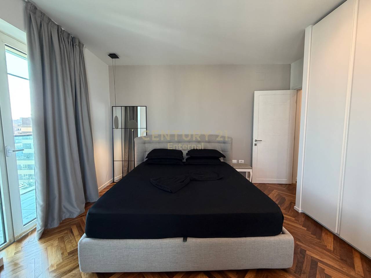 Apartament 2+1+2+ Post Parkimi per Qera te Ambasador 3