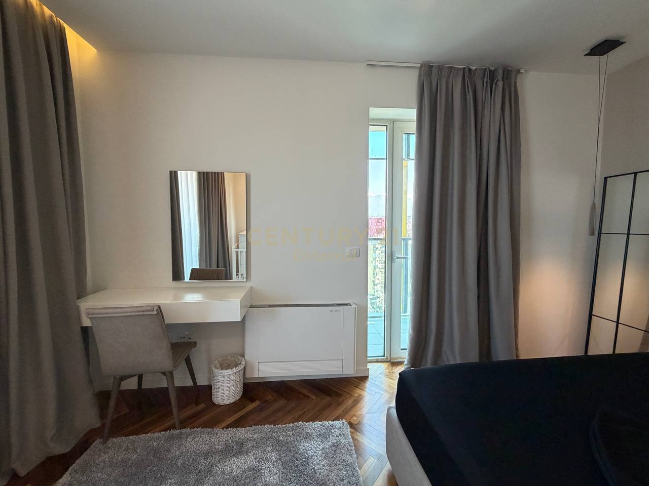 Apartament 2+1+2+ Post Parkimi per Qera te Ambasador 3