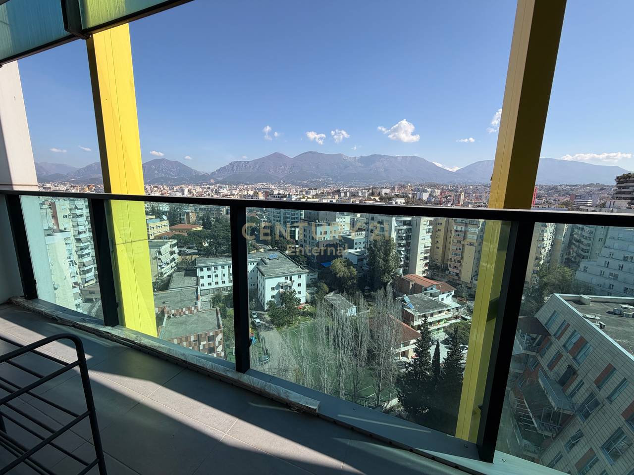 Apartament 2+1+2+ Post Parkimi per Qera te Ambasador 3