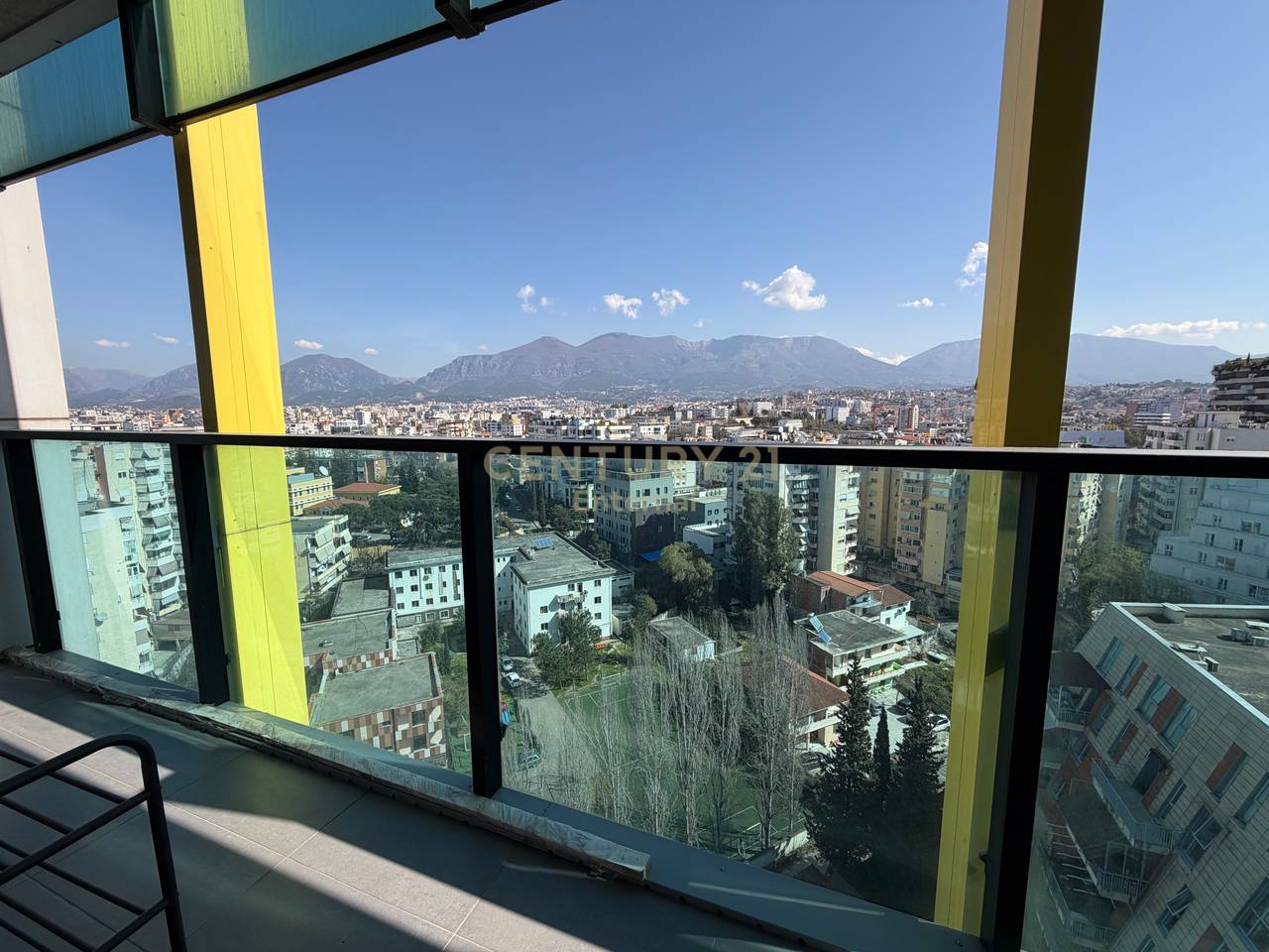 Apartament 2+1+2+ Post Parkimi per Qera te Ambasador 3