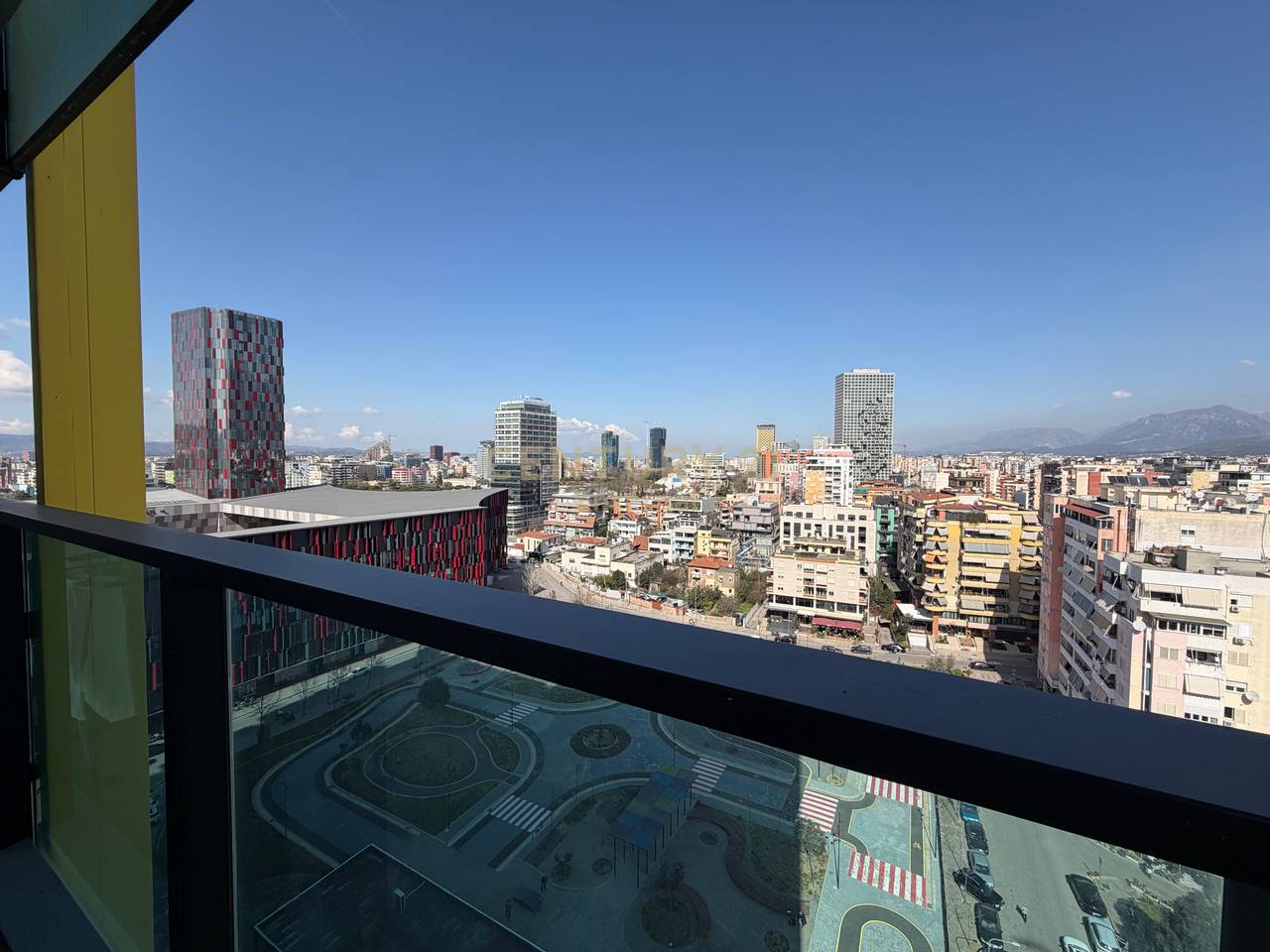 Apartament 2+1+2+ Post Parkimi per Qera te Ambasador 3