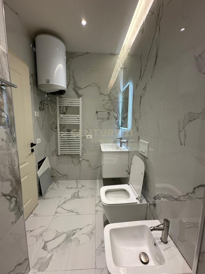 Apartament Luksoz 2+1+2 për shitje , Zogu i Zi Tirane