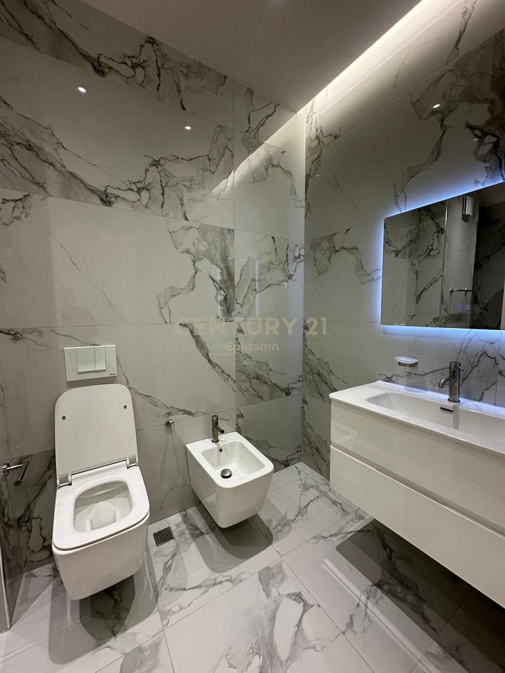 Apartament Luksoz 2+1+2 për shitje , Zogu i Zi Tirane