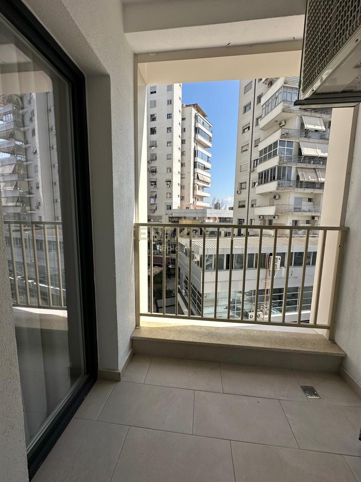 Apartament Luksoz 2+1+2 për shitje , Zogu i Zi Tirane