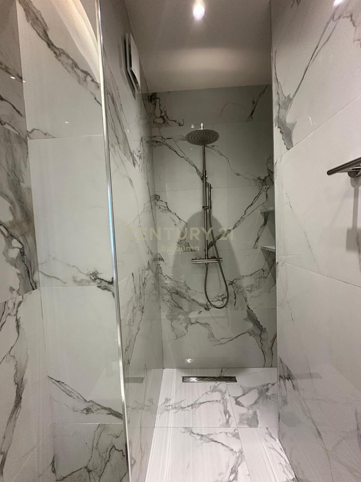 Apartament Luksoz 2+1+2 për shitje , Zogu i Zi Tirane