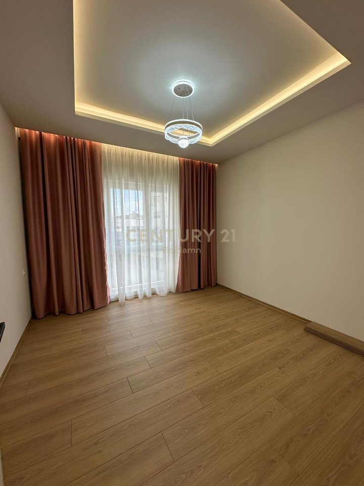Apartament Luksoz 2+1+2 për shitje , Zogu i Zi Tirane
