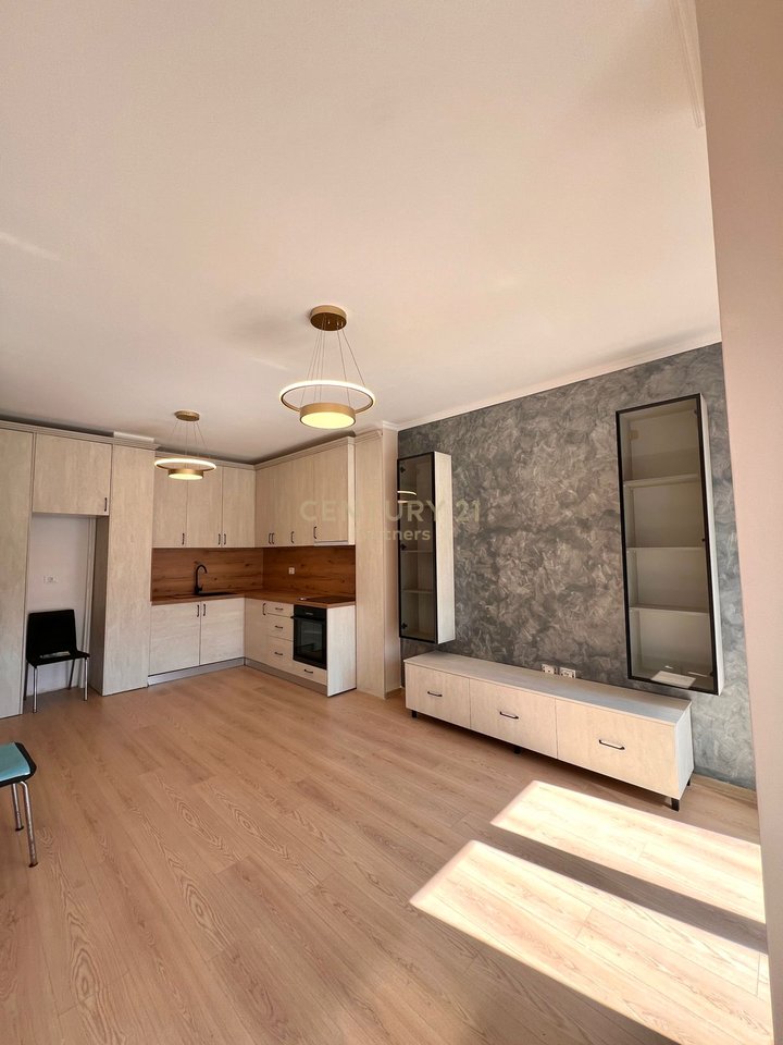 SHITET APARTAMENT 1+1 TEK RRUGA JORDAN MISJA –  AFER BULEVARDIT TE RI