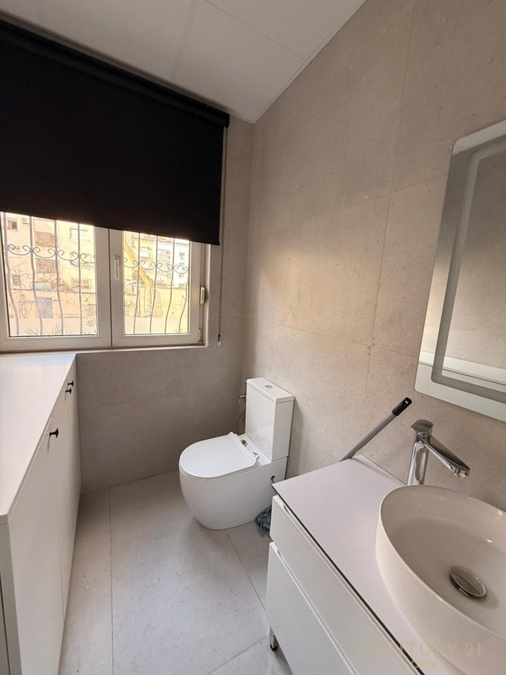 JEPET ME QIRA AMBIENT PER ZYRA NE QENDER PERBALL TOPTANIT !