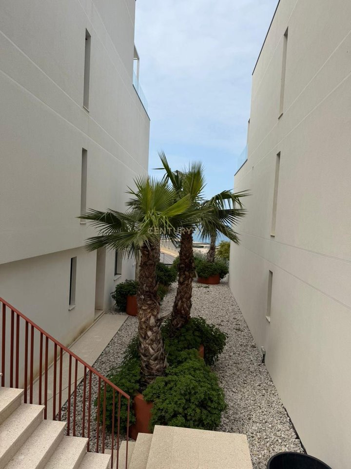 APARTAMENT 1+1 ME PAMJE DET NE SHITJE,VLORE